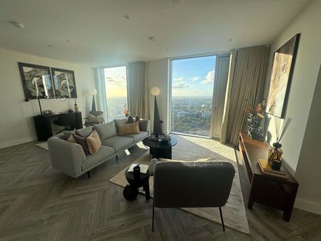 Remarkable Fully Furnished Three Double Bedroom Penthouse Apartment with spectacular facilities in the Exclusive Cortland Development, Colliers Yard. - Photo 3