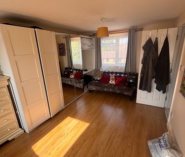 3 Bed Terraced House, Dixon Road, SE25 - Photo 4