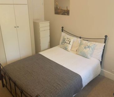 Room 3: 18 Rupert Road, Guildford, GU2 7NE - Photo 4