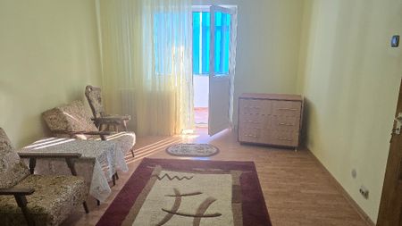 Inchiriez apartament 2 camere in Deva, zona Piata Centrala, decomandat - Photo 2