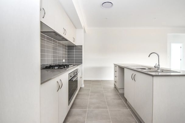 Spacious and Bright Family Home - Photo 1