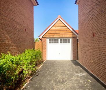 3 Bedroom Detached Redrow Warwick with Garage & EV Charger – Badbur... - Photo 6