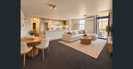FRESHLY RENOVATED THREE BEDROOM APARTMENT - Photo 2