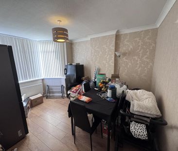 3 bedroom semi-detached house to rent - Photo 6