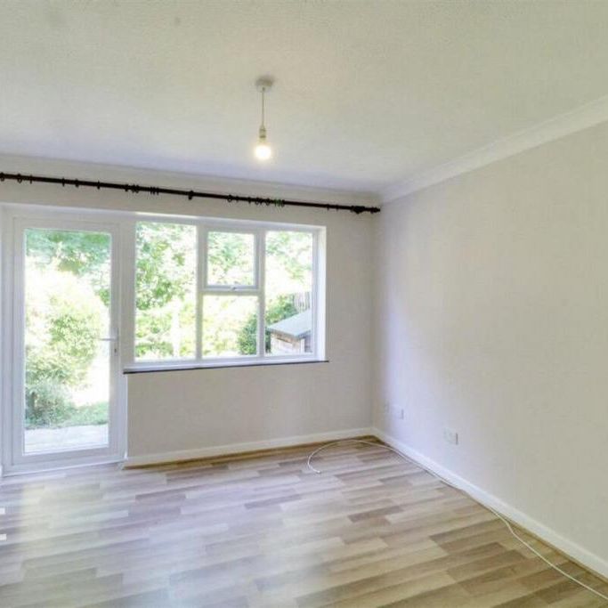 2 bedroom end of terrace house to rent - Photo 1