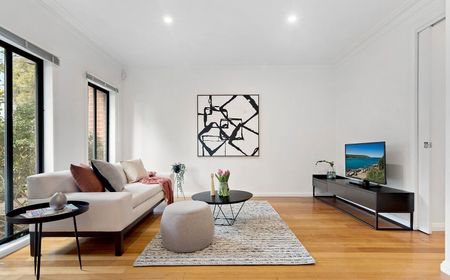 BRIGHTON BEAUTY JUST LISTED! - Photo 2