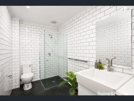 Amongst The Gum Trees - Photo 5