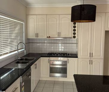 Modern & Convenient Living at 2/5 Mantell Street, Doncaster East - Photo 4