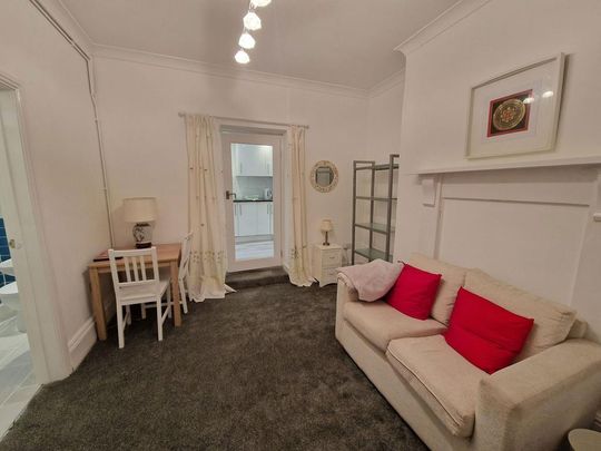 1 bedroom ground floor flat to rent - Photo 1