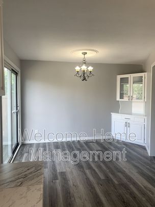 $3,595 / 6 br / 2 ba / Unique Opportunity in Kennedy East - 2 Families 1 Rent - Photo 1