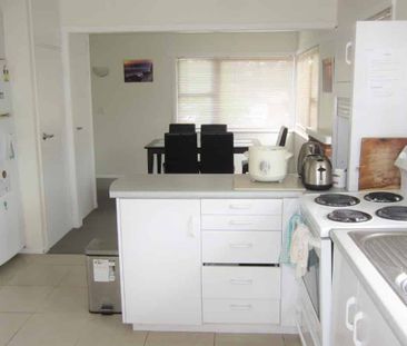 1 large studio room available in a BOARDING HOUSE. - Photo 4