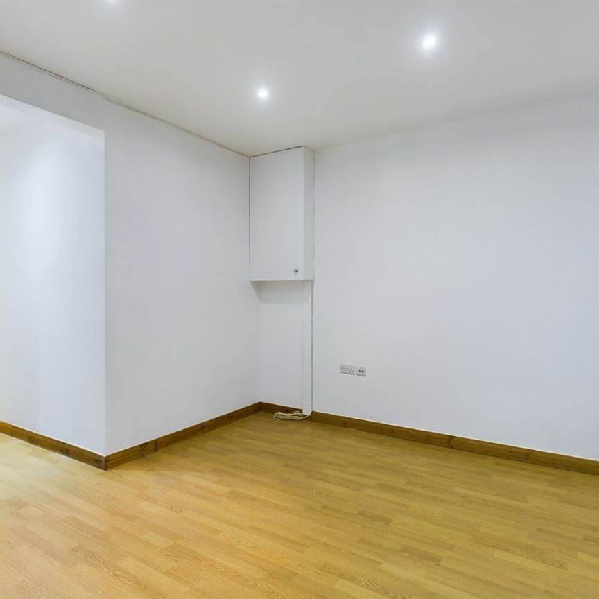 2 Bed Maisonette, Garratt Terrace, SW17 - Photo 1