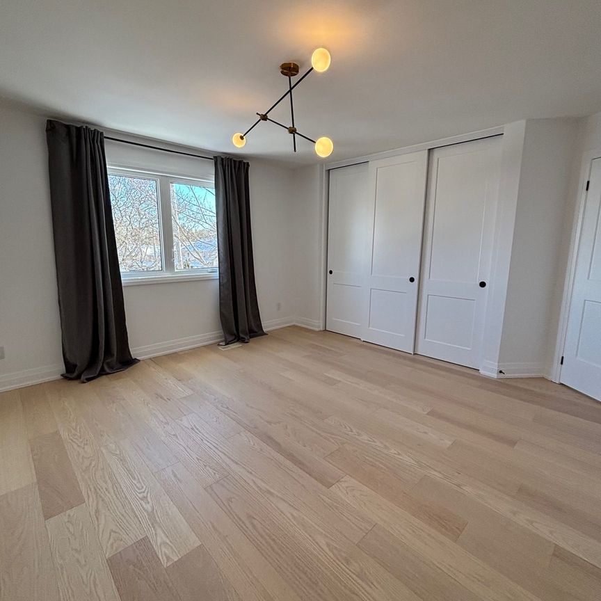 For Lease - 851 Sweetwater Crescent, Mississauga, Ontario - Photo 1