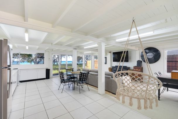 Beachfront & fully furnished!! - Photo 1