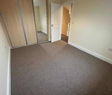4 bedroom semi-detached house to rent - Photo 3