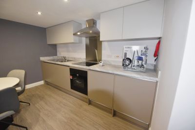 3 bedroom Flat in Flat 2, Leeds - Photo 4