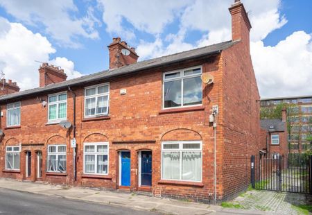 2 bedroom end of terrace house to rent - Photo 5