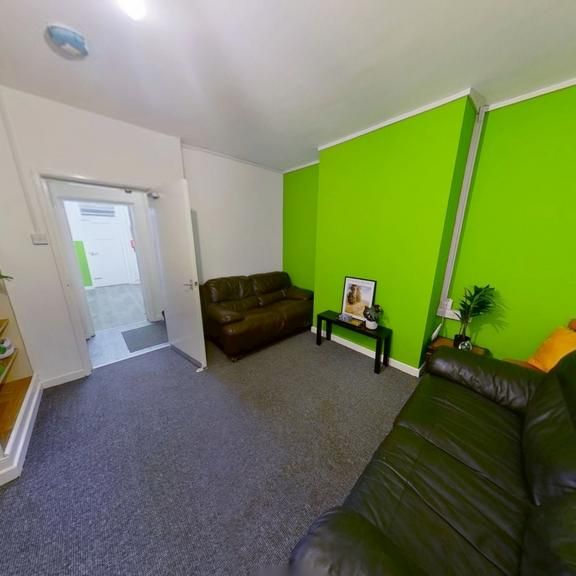 6 bedroom house to rent - Photo 1