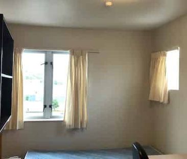 Martin Square 2 Bedroom - Photo 3