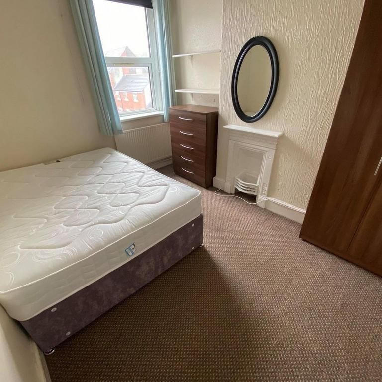 3 bedroom end of terrace house to rent - Photo 1