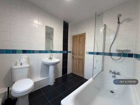 4 bedroom terraced house to rent - Photo 3