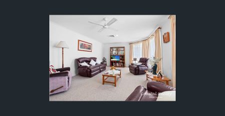 MODERN 3 BEDROOM HOME - Photo 4