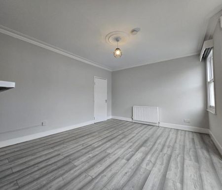 5 bedroom semi-detached house to rent - Photo 3