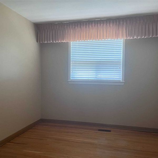 For Lease - 10 Laskay Cres Upstair N/A, Toronto, Ontario - Photo 1