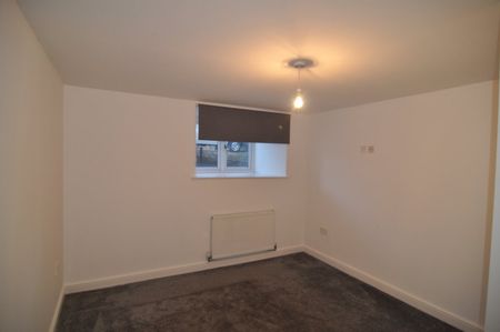 2 bed Apartment - To Let - Photo 3