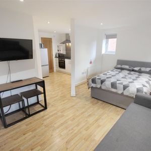 1 Bedroom Apartment - Studio To Let - Photo 2