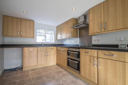 3 bedroom semi-detached house to rent - Photo 5