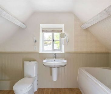 Charming three bedroom cottage in the desirable village of Winson. - Photo 6