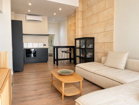 Ubicación privilegiada en el casco antiguo, apto amueblado, 2 dormitorios y terraza comunitaria - Photo 4