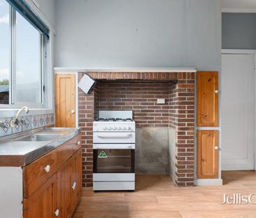 When location counts, central and quiet! - Photo 3