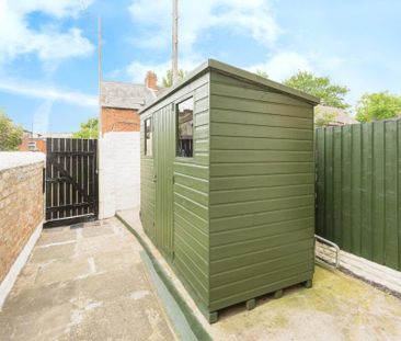 3 bedroom terraced house to rent - Photo 6
