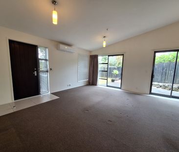 Contemporary Townhouse - Photo 6