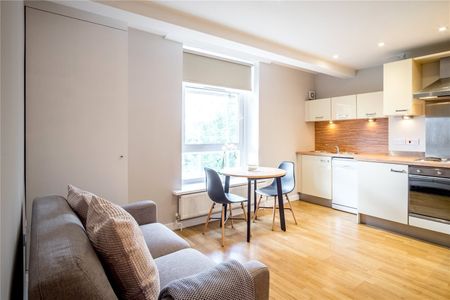 52 Bankfield Road, Huddersfield, HD1 - Photo 4