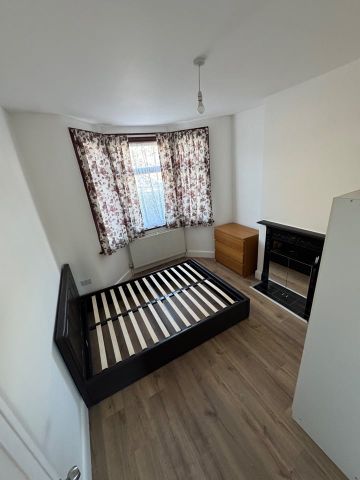 1 Bed Flat, Denton Road, N18 - Photo 2