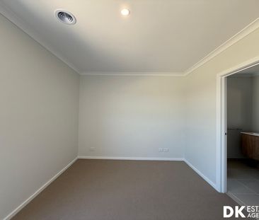 Brand New and Modern Home in Tarneit - Photo 1