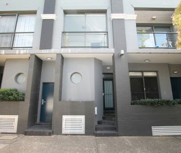 3 bed townhouse with 2 bathrooms, car space and balcony - Photo 6