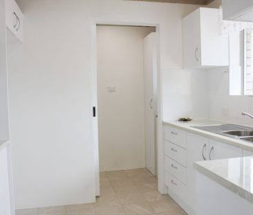 NORTH FACING APARTMENT WITH ESCARPMENT VIEWS - Photo 2