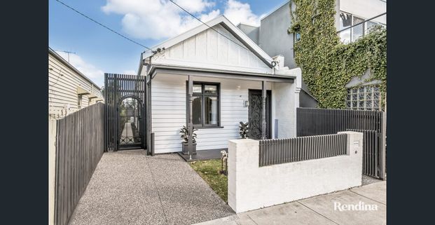 STYLISH LIFESTYLE ENTERTAINER - Photo 1