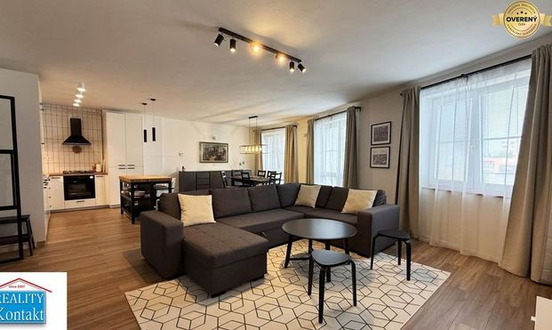 Na prenájom TOP nadštand. 3 izbový čiast. zariad. byt 125m2 Nové Zámky - Fotografia 1