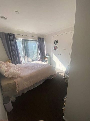 Central Furnished 3 bedroom (en suite) Townhouse - Photo 5