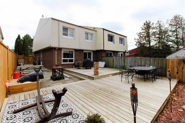 For Lease - 1420 Fieldlight Boulevard, Pickering, Ontario - Photo 1