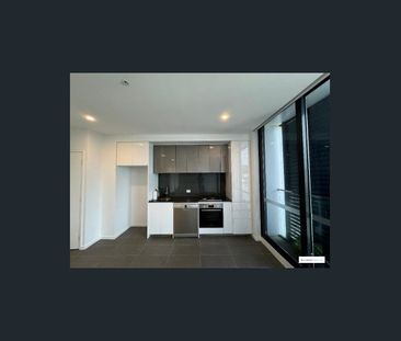 Modern Apartment Living in the Heart of Footscray - Photo 1