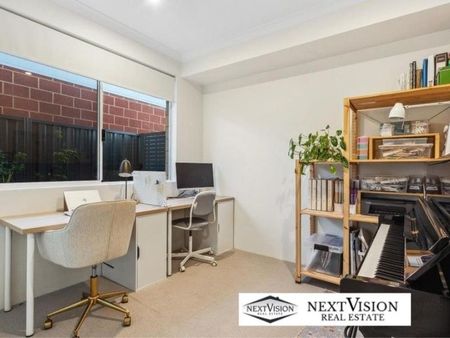 16 Topaz Way, Treeby - Photo 2