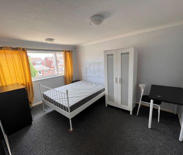 1 bedroom in a house share to rent - Photo 1