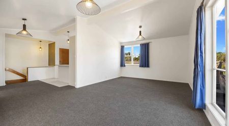 Spacious home in good location - Photo 2