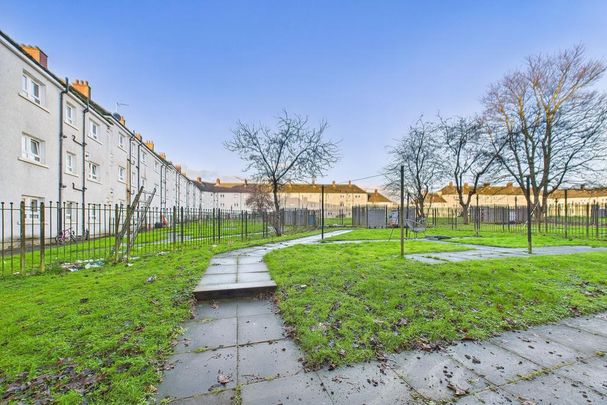 3 bedroom flat to rent - Photo 1